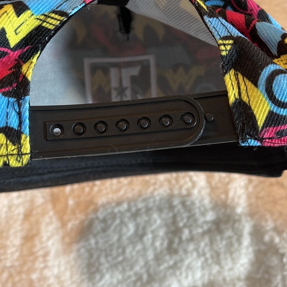 💰🚨CLEARANCE 🚨💰
Justice league hat, very bright colors - Picture 3 of 8